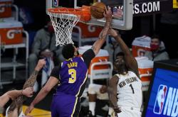 开云官网-青岛队碾压上海队，浓眉哥点燃赛场