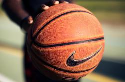 开云体育登录-金玟哉，从防线铁闸到进攻支点，他如何用一场比赛重新定义中卫角色？