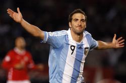 开云体育下载-赛道上的逆袭，塞恩斯关键制胜，阿斯顿马丁横扫法拉利