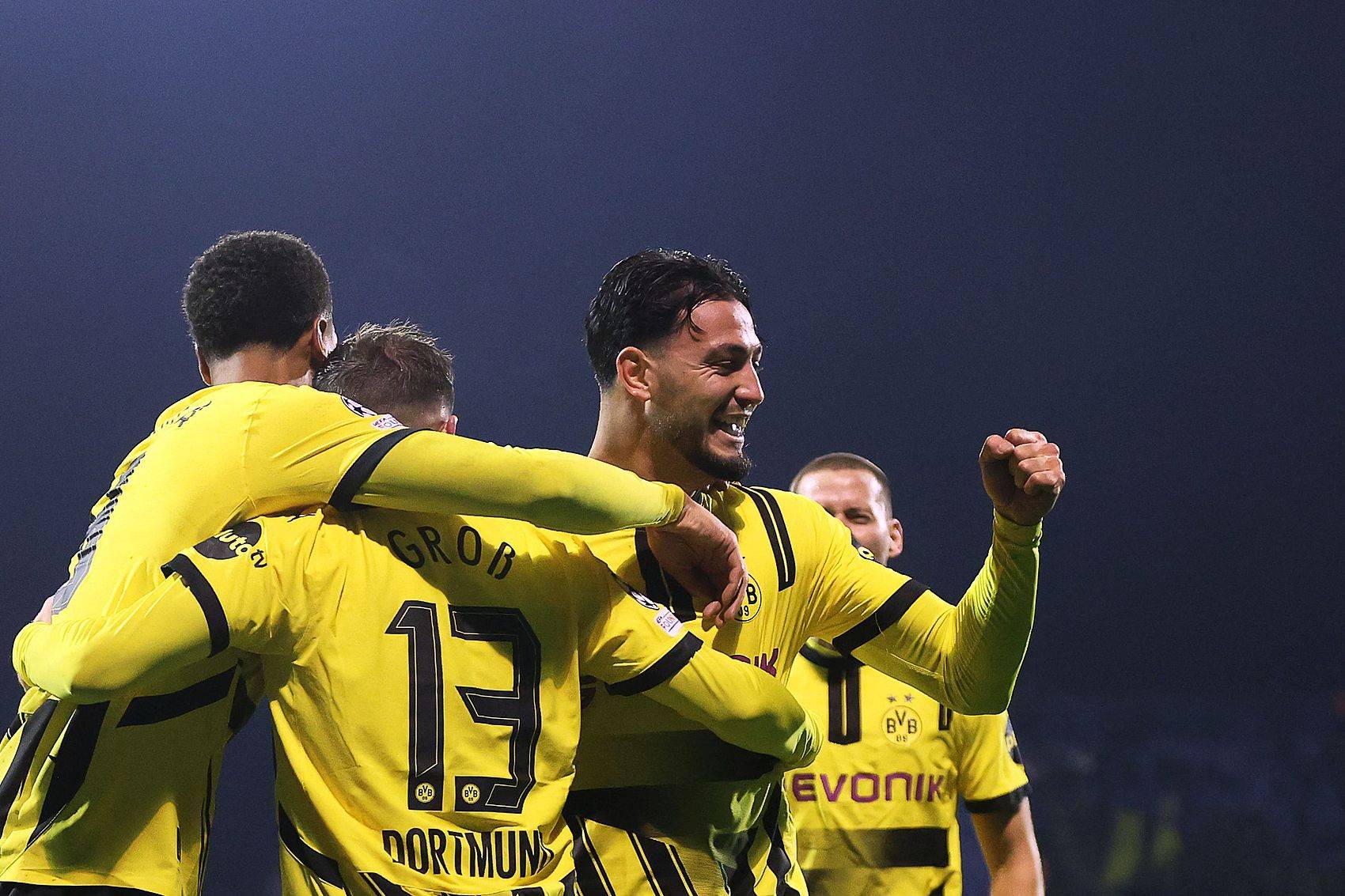 智利逆转多特蒙德，加维爆发神勇的简单介绍