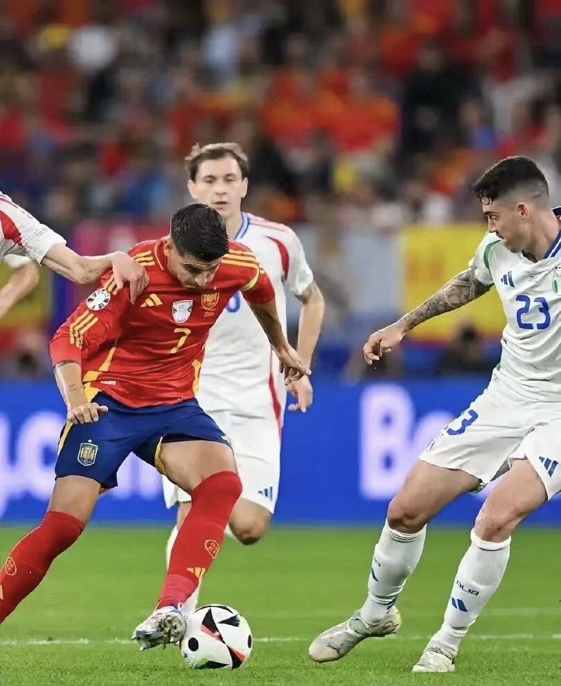 西班牙队战胜罗马尼亚，小组实现四连胜