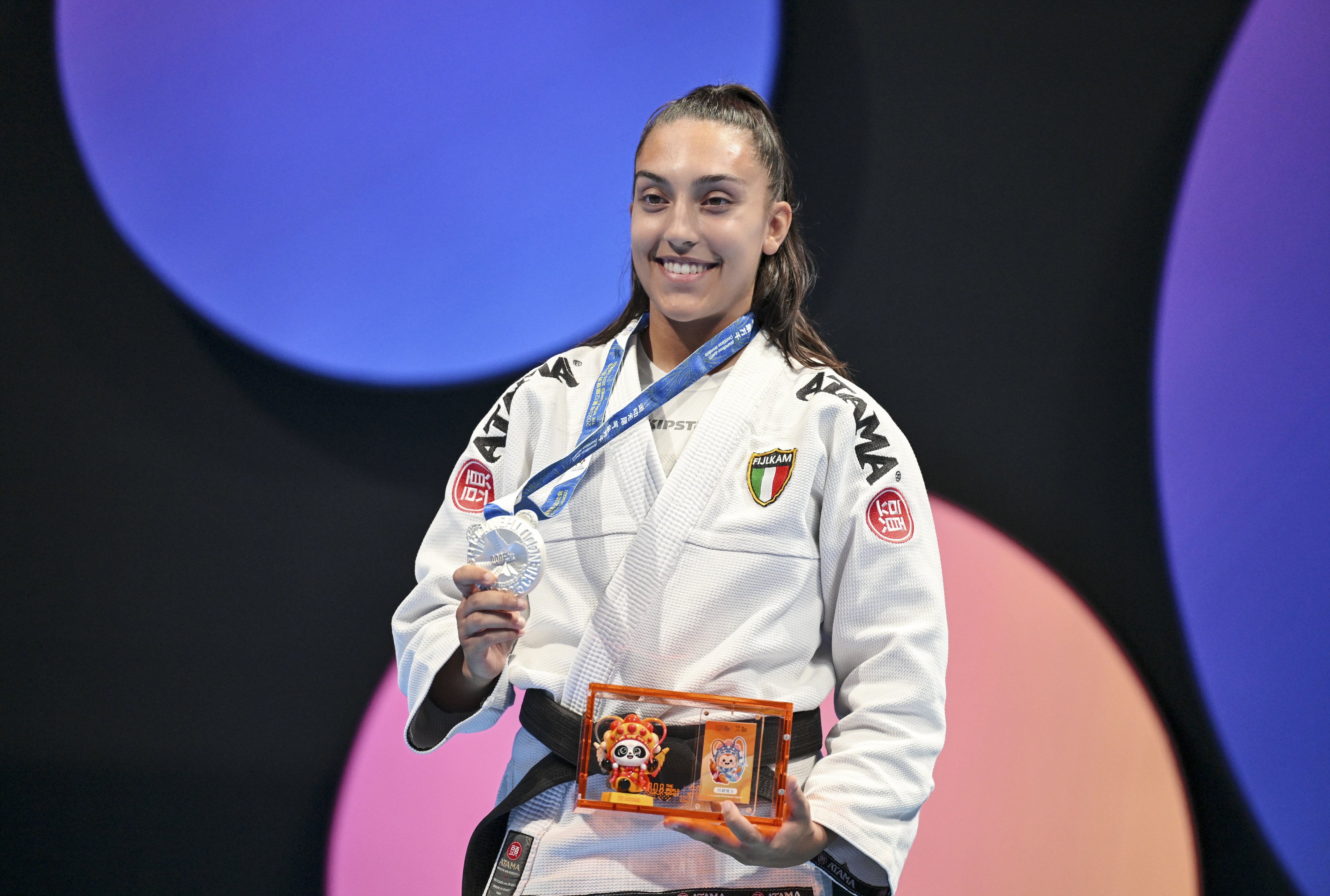 泰国运动员勇夺冠军,成为焦点人物 泰国运动员勇夺冠军,成为焦点人物