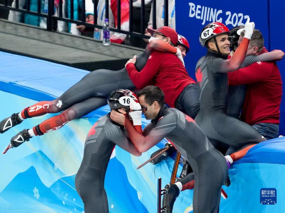 加拿大代表队在滚雪球项目中夺冠