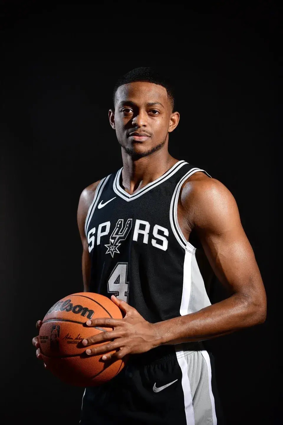 马刺队主帅力挺后卫,认为其是核心 马刺队主帅力挺后卫,认为其是核心