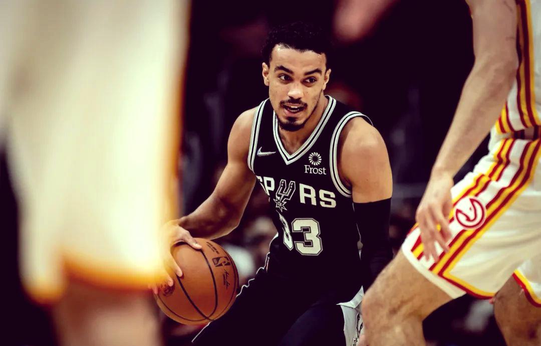 马刺队主帅力挺后卫,认为其是核心 马刺队主帅力挺后卫,认为其是核心