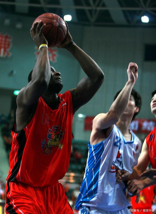 脱颖而出广东队逼平广东野兽队 脱颖而出广东队逼平广东野兽队