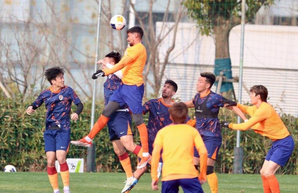 精彩对决上演，球队热身备战
