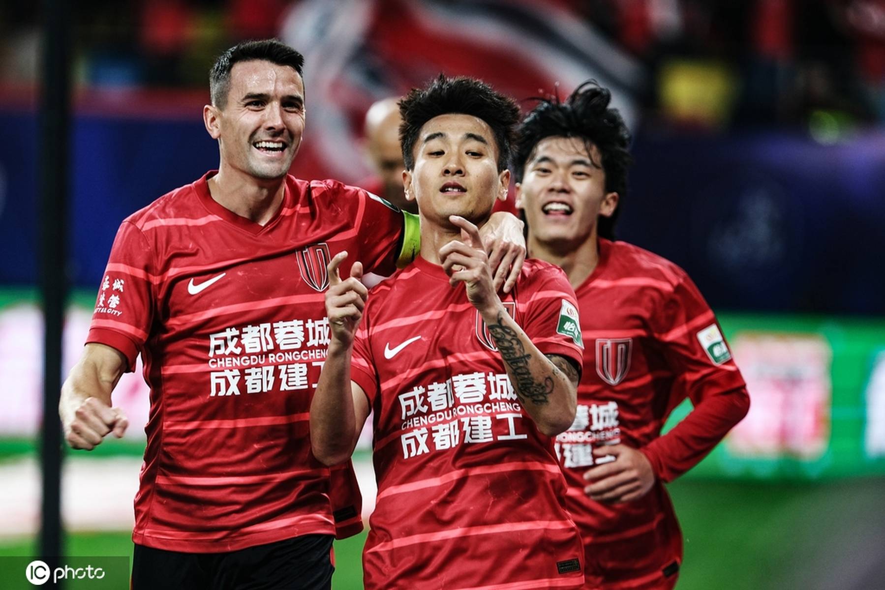 精彩瞬间连连,球员表现出色赢得掌声 精彩瞬间连连,球员表现出色赢得掌声