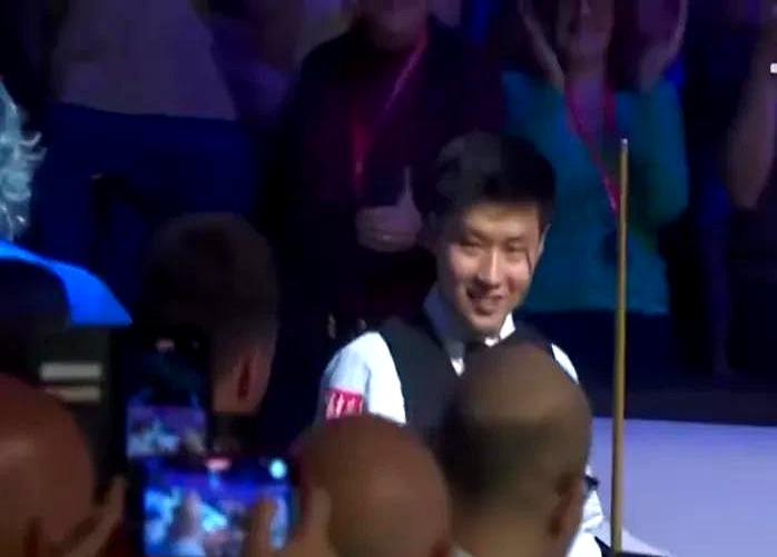 精彩瞬间连连,球员表现出色赢得掌声 精彩瞬间连连,球员表现出色赢得掌声