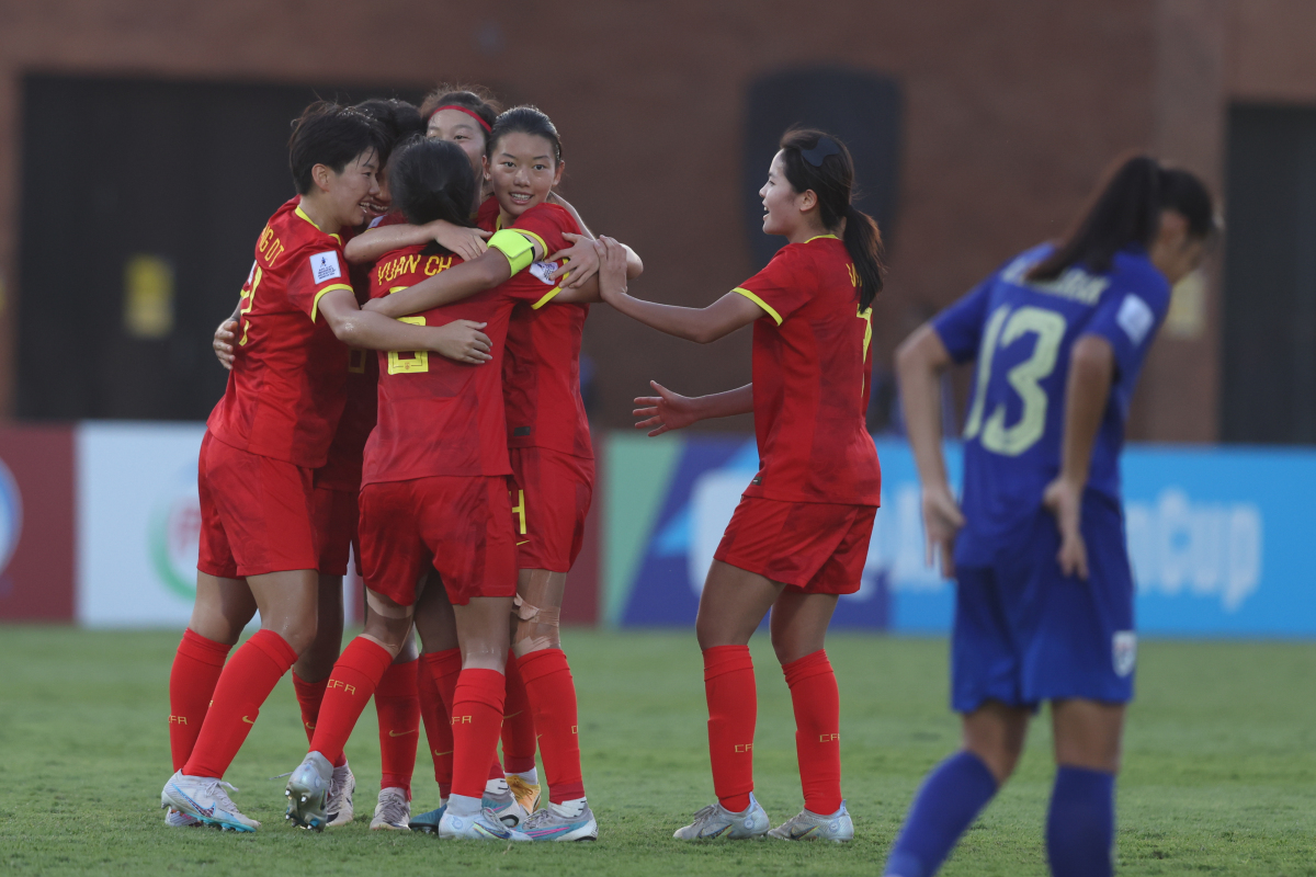 女足比赛惊呼连连,逆转胜利令人惊叹 女足比赛惊呼连连,逆转胜利令人惊叹