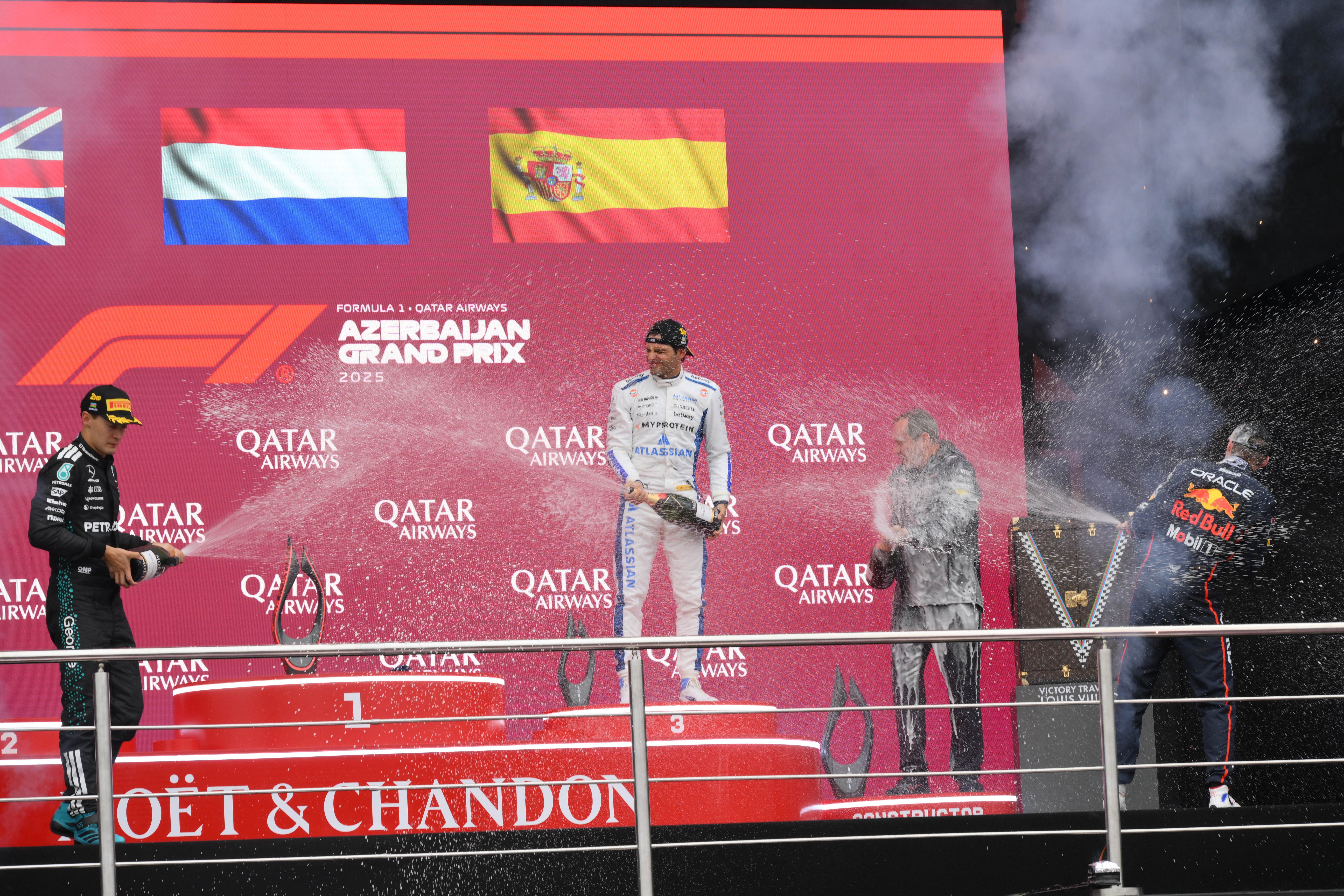 关于红牛二队碾压红牛车队，塞恩斯统治全场的信息