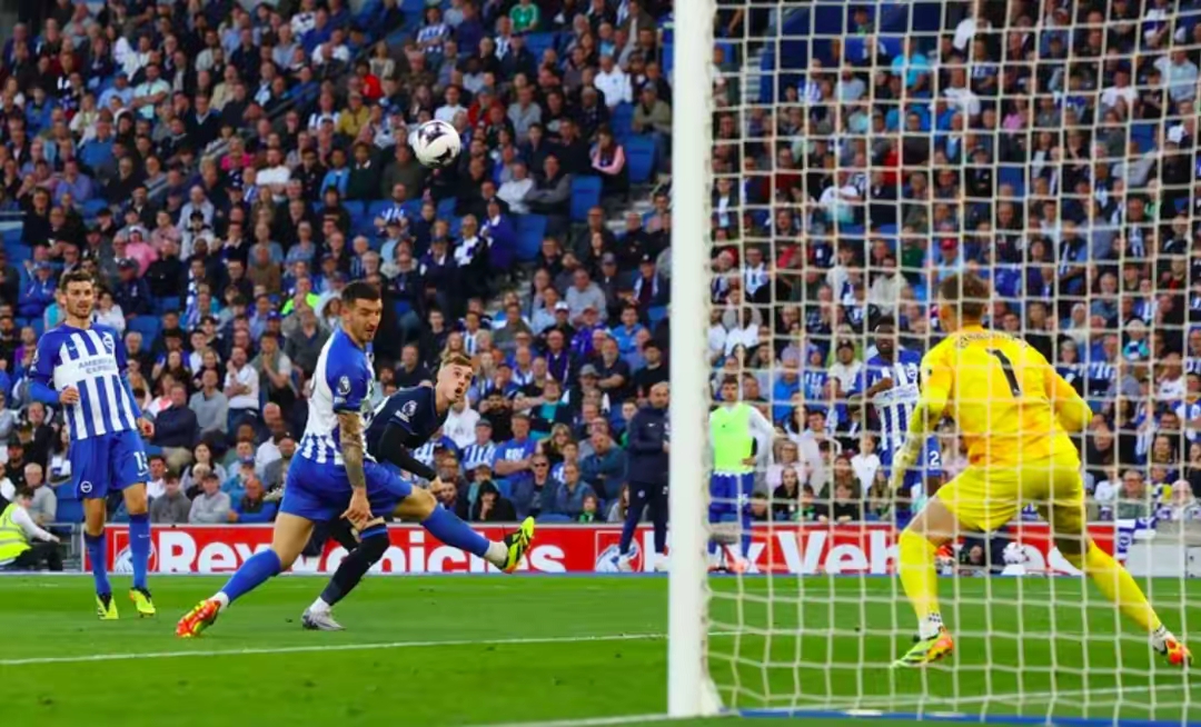 曼联战胜对手：英超联赛赢得三分