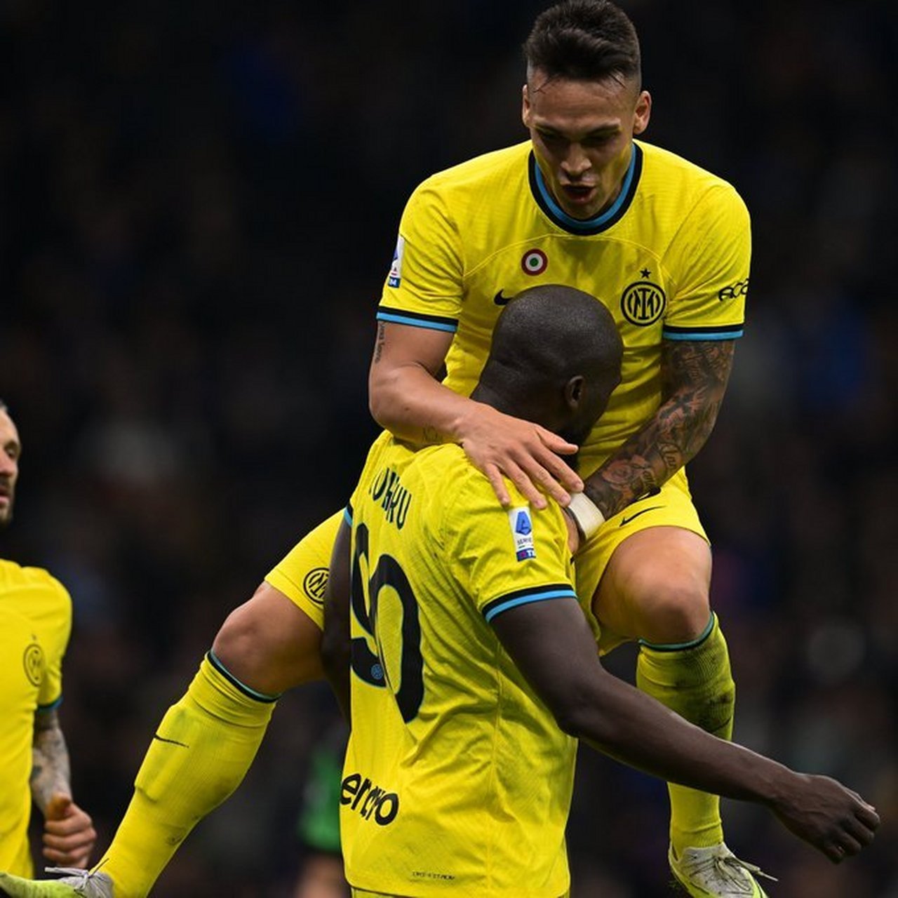 萨索洛主场全取三分,豪取胜利的简单介绍 萨索洛主场全取三分,豪取胜利的简单介绍