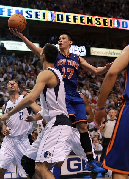 尼克斯横扫深圳队，易建联带队取胜